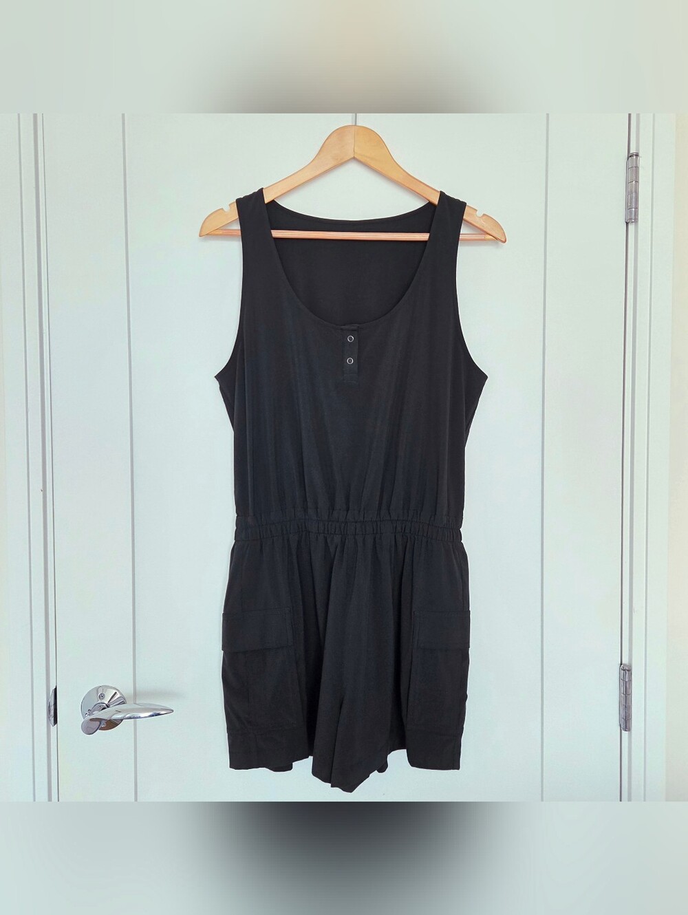 Vuori Women's Villa Utility Romper - Size Medium - Black - VW3137 - EUC